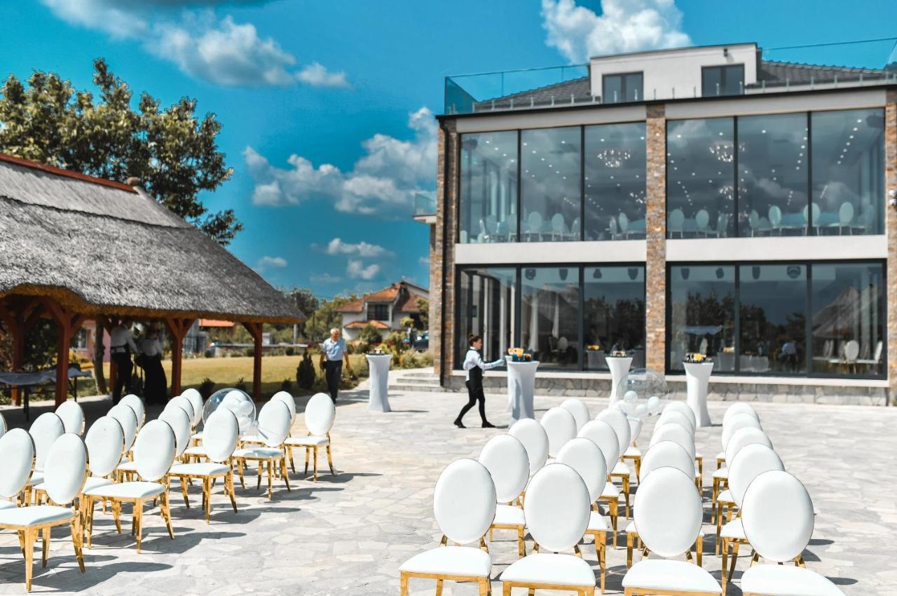 S Club Resort Hotel Aqua Park And Spa Belgrade Exterior photo